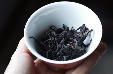 武夷岩茶的高价背后有何秘密？